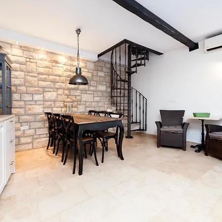 Casa Rosa 2 罗维尼