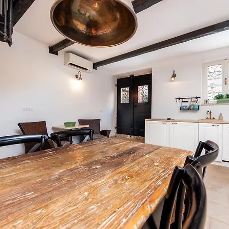 Casa Rosa 2 罗维尼